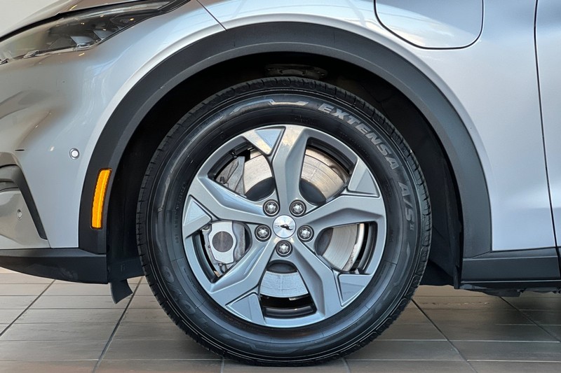 Ford Mustang Mach-E Vehicle Full-screen Gallery Image 27