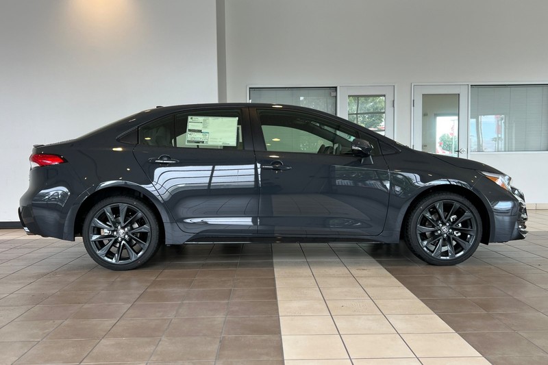 Toyota Corolla Vehicle Full-screen Gallery Image 04