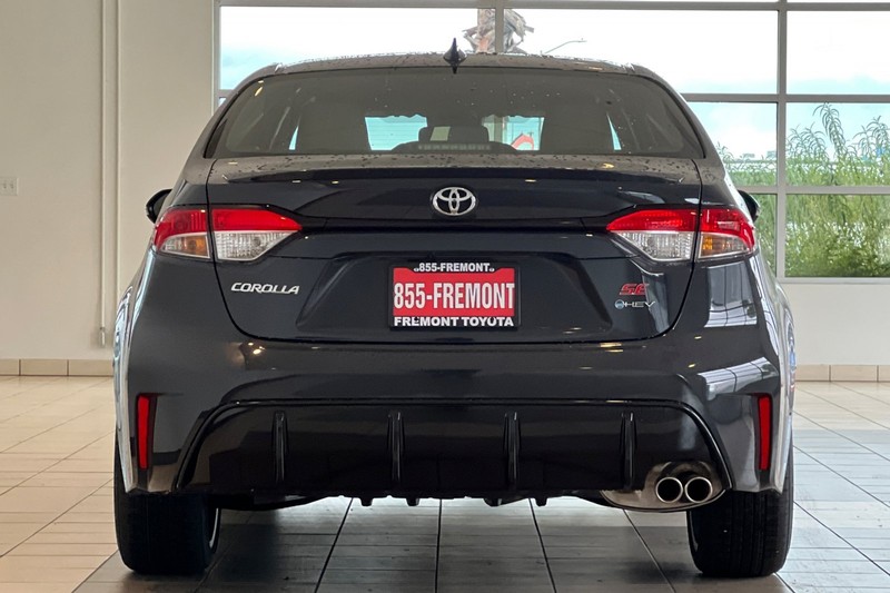 Toyota Corolla Vehicle Full-screen Gallery Image 06