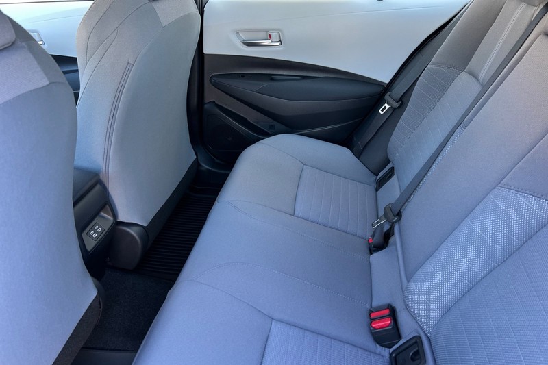 Toyota Corolla Vehicle Full-screen Gallery Image 10