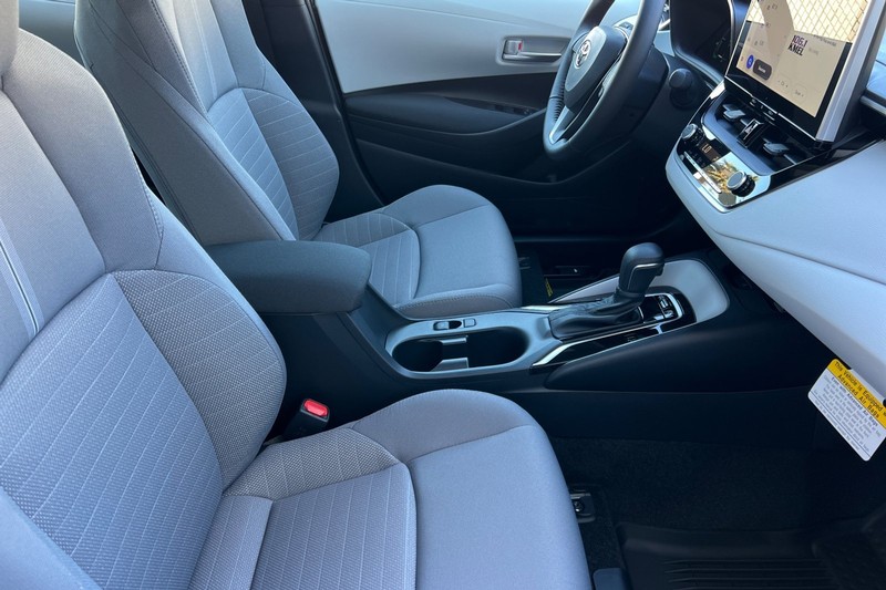 Toyota Corolla Vehicle Full-screen Gallery Image 13