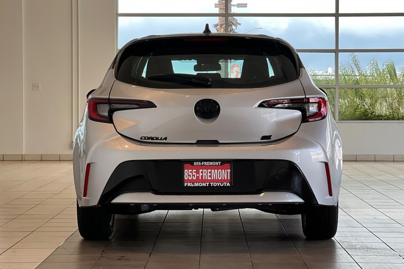 Toyota Corolla Hatchback Vehicle Full-screen Gallery Image 06