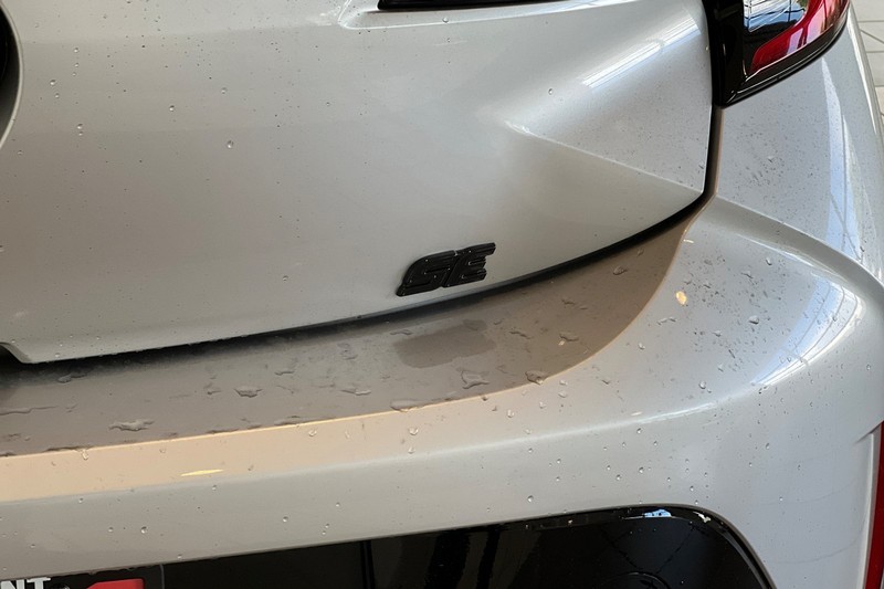 Toyota Corolla Hatchback Vehicle Full-screen Gallery Image 07