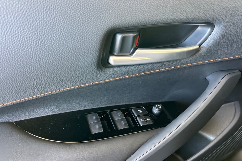 Toyota Corolla Hatchback Vehicle Full-screen Gallery Image 09