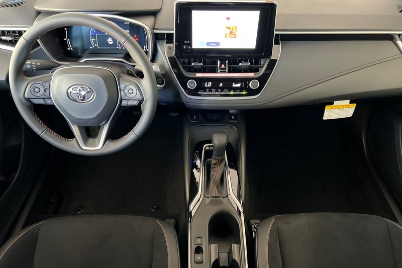 Toyota Corolla Hatchback Vehicle Full-screen Gallery Image 11