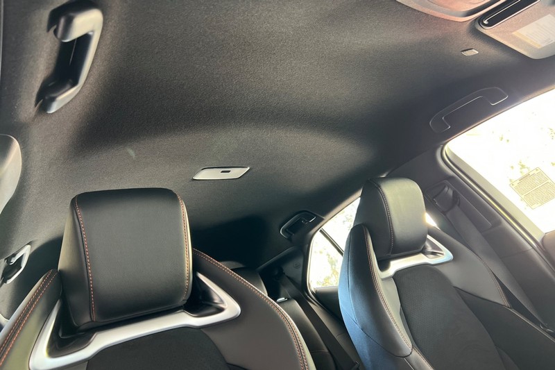 Toyota Corolla Hatchback Vehicle Full-screen Gallery Image 15