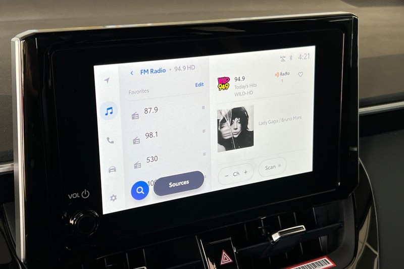 Toyota Corolla Hatchback Vehicle Full-screen Gallery Image 16