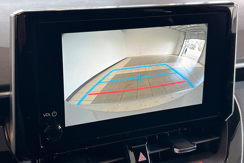 Toyota Corolla Hatchback Vehicle Full-screen Gallery Image 17