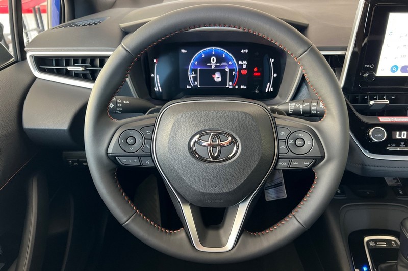 Toyota Corolla Hatchback Vehicle Full-screen Gallery Image 21