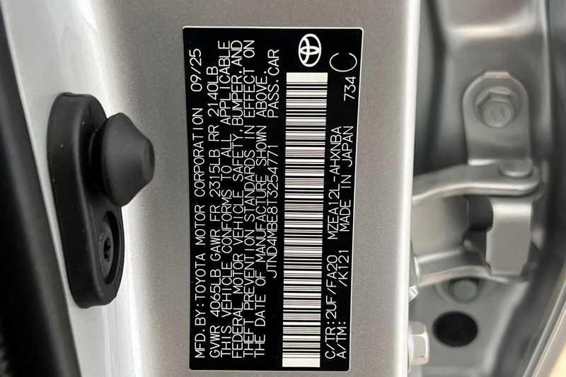 Toyota Corolla Hatchback Vehicle Full-screen Gallery Image 23