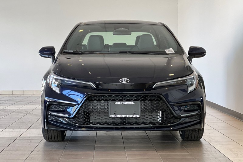 Toyota Corolla Vehicle Full-screen Gallery Image 03