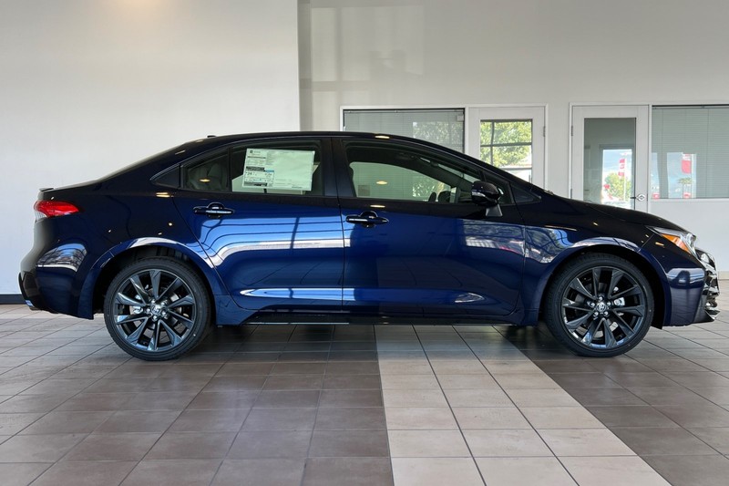 Toyota Corolla Vehicle Full-screen Gallery Image 04