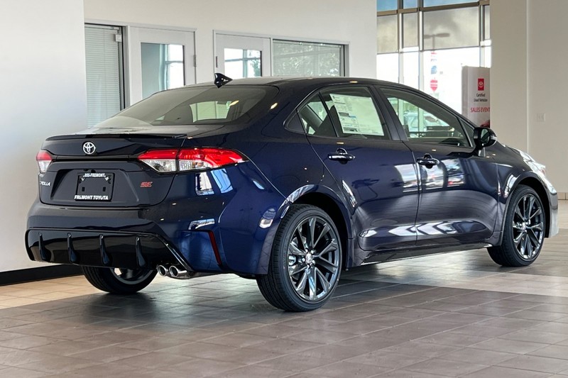 Toyota Corolla Vehicle Full-screen Gallery Image 05