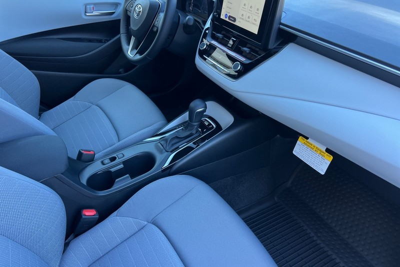 Toyota Corolla Vehicle Full-screen Gallery Image 13