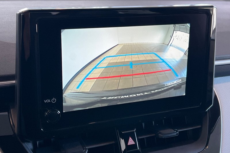 Toyota Corolla Vehicle Full-screen Gallery Image 16