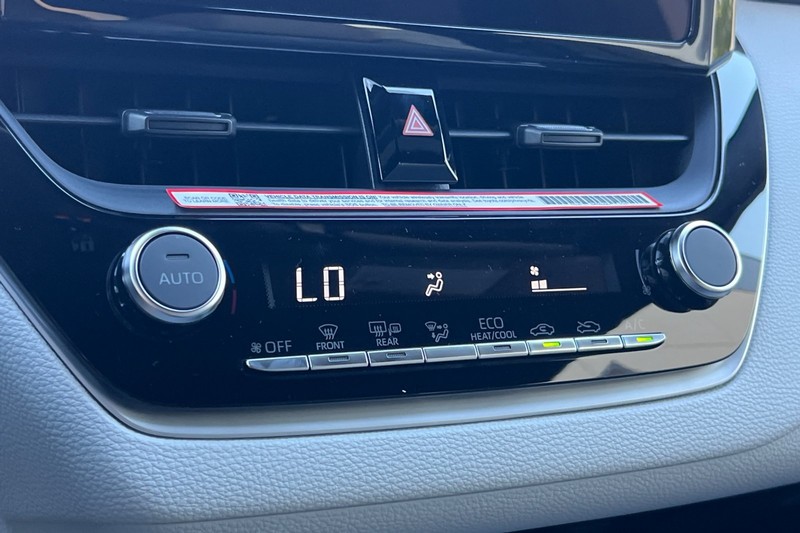 Toyota Corolla Vehicle Full-screen Gallery Image 17