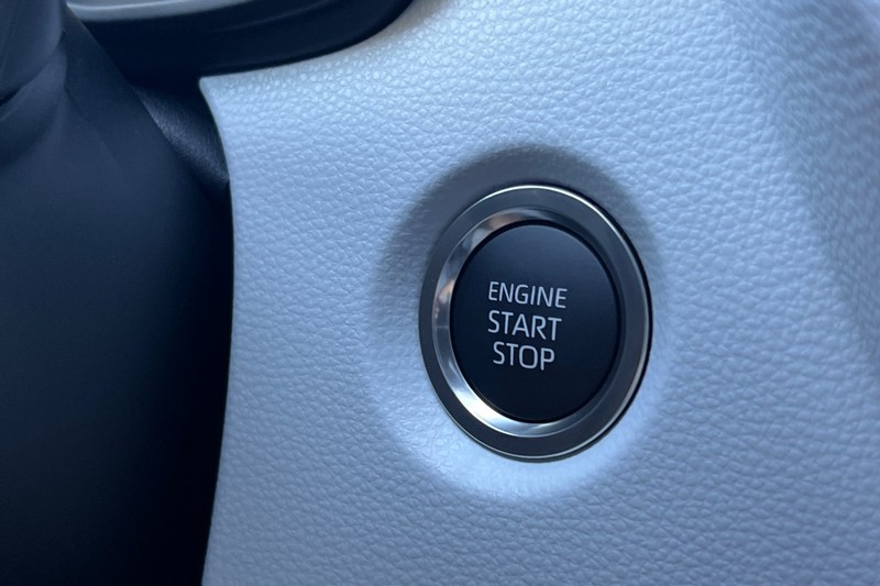 Toyota Corolla Vehicle Full-screen Gallery Image 19