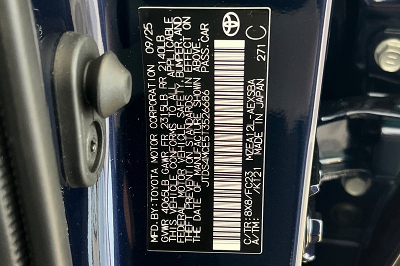 Toyota Corolla Vehicle Full-screen Gallery Image 22