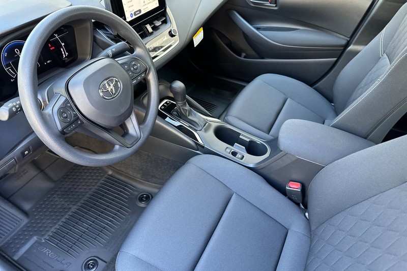 Toyota Corolla Vehicle Full-screen Gallery Image 08