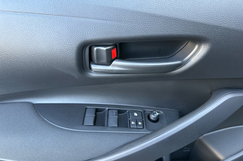 Toyota Corolla Vehicle Full-screen Gallery Image 09