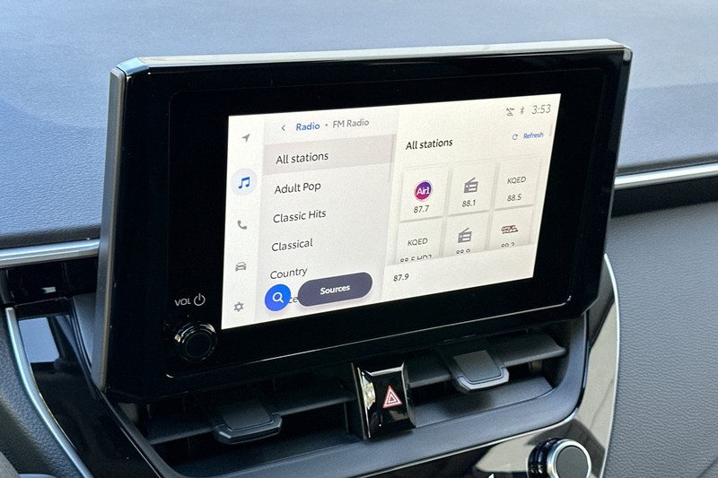 Toyota Corolla Vehicle Full-screen Gallery Image 15