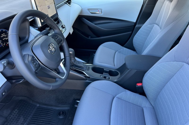 Toyota Corolla Vehicle Full-screen Gallery Image 08