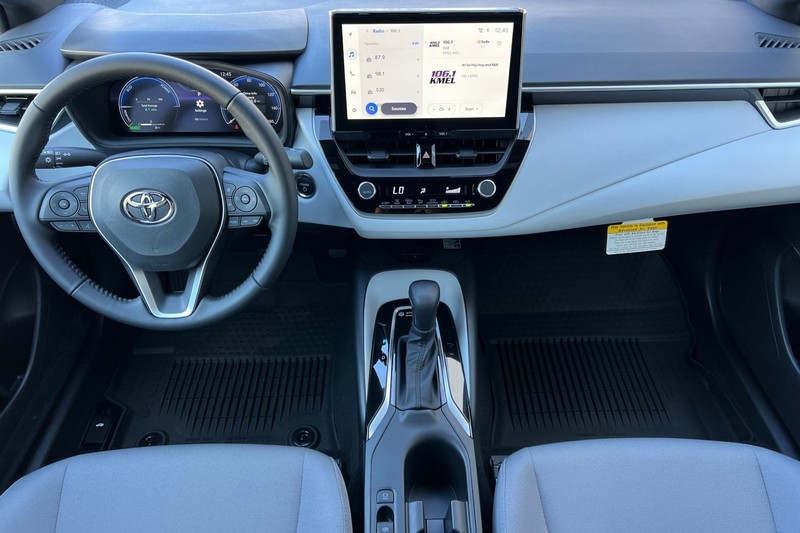 Toyota Corolla Vehicle Full-screen Gallery Image 11