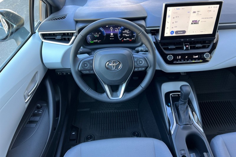 Toyota Corolla Vehicle Full-screen Gallery Image 12