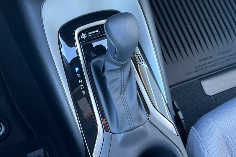 Toyota Corolla Vehicle Full-screen Gallery Image 18