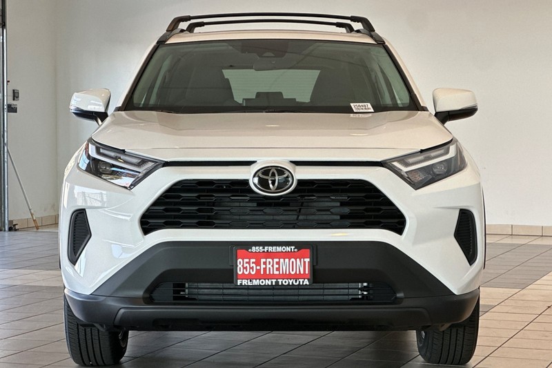 Toyota RAV4 Vehicle Full-screen Gallery Image 03