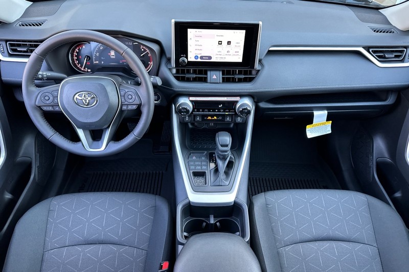 Toyota RAV4 Vehicle Full-screen Gallery Image 11