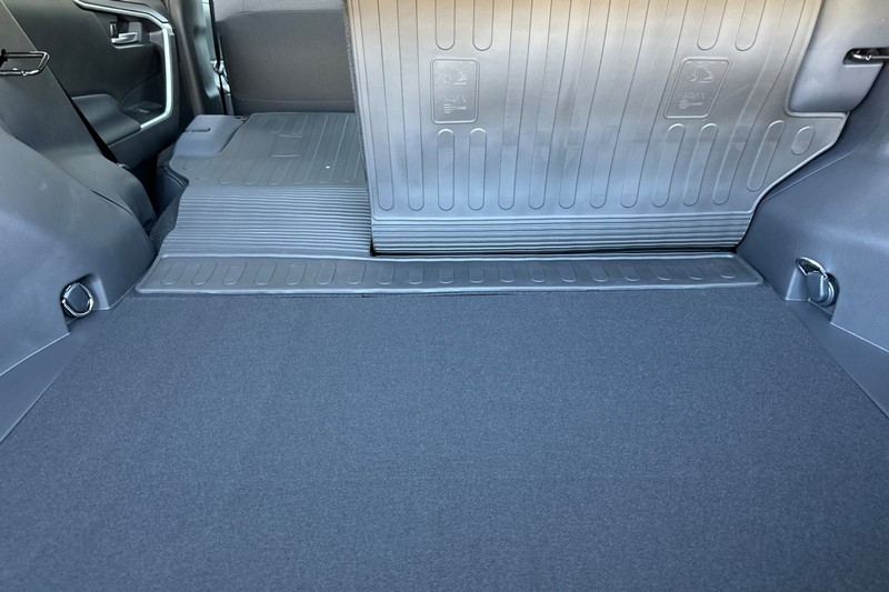 Toyota RAV4 Vehicle Full-screen Gallery Image 13