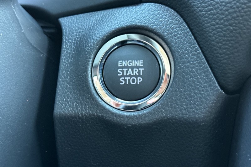 Toyota RAV4 Vehicle Full-screen Gallery Image 19