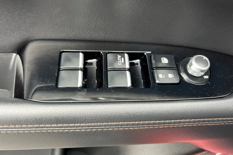 Mazda CX-5 Vehicle Full-screen Gallery Image 11