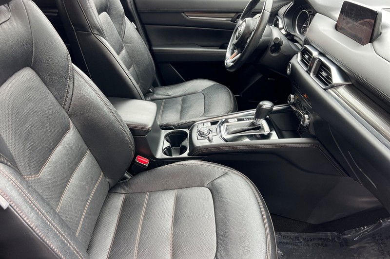 Mazda CX-5 Vehicle Full-screen Gallery Image 16