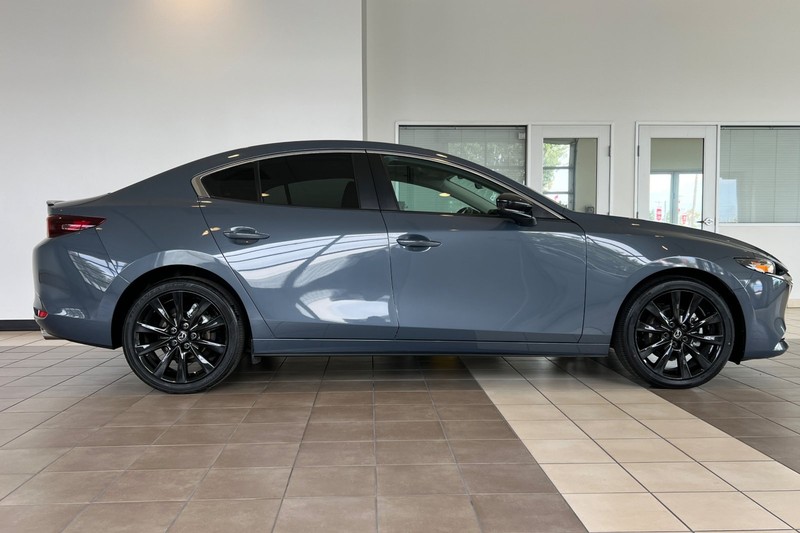 Mazda Mazda3 Sedan Vehicle Full-screen Gallery Image 03