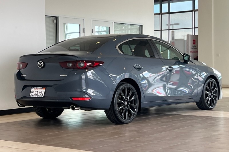 Mazda Mazda3 Sedan Vehicle Full-screen Gallery Image 04