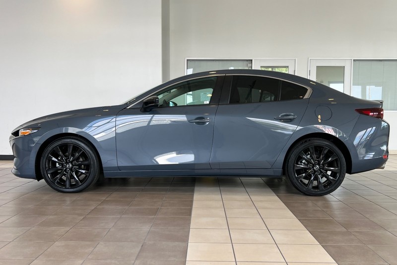 Mazda Mazda3 Sedan Vehicle Full-screen Gallery Image 07