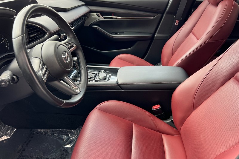 Mazda Mazda3 Sedan Vehicle Full-screen Gallery Image 10