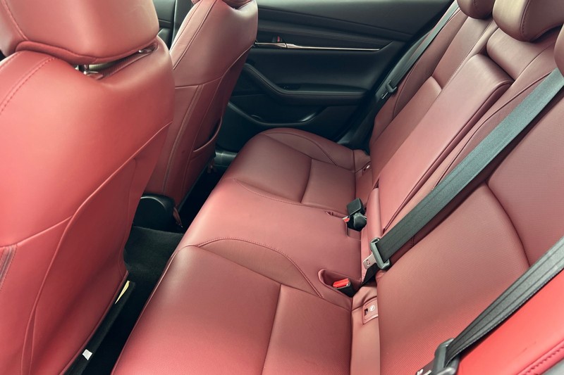 Mazda Mazda3 Sedan Vehicle Full-screen Gallery Image 12