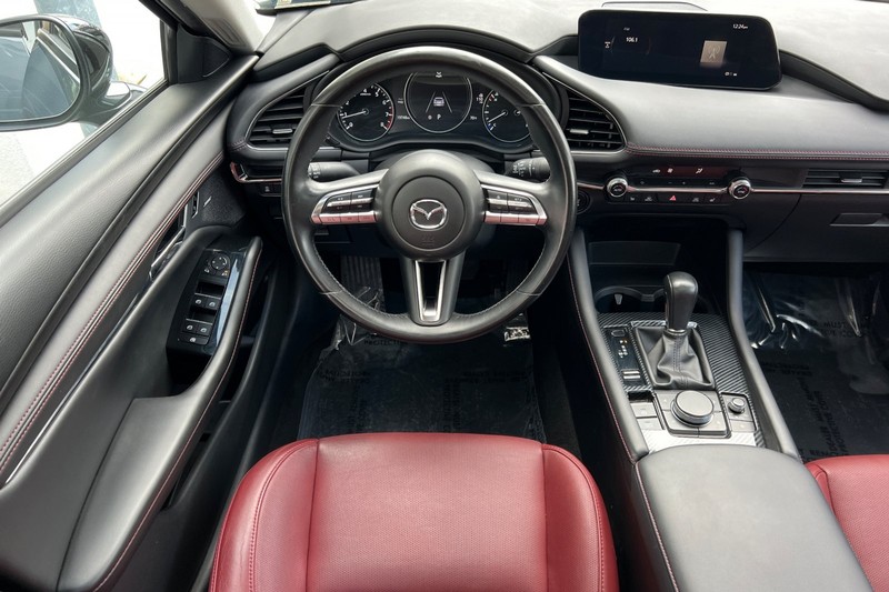 Mazda Mazda3 Sedan Vehicle Full-screen Gallery Image 14