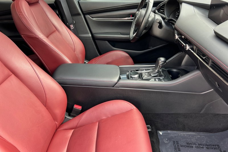 Mazda Mazda3 Sedan Vehicle Full-screen Gallery Image 15