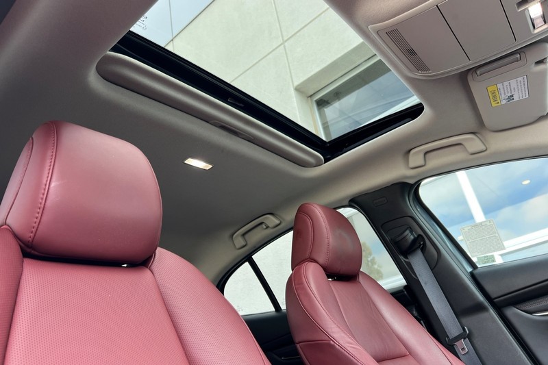 Mazda Mazda3 Sedan Vehicle Full-screen Gallery Image 16