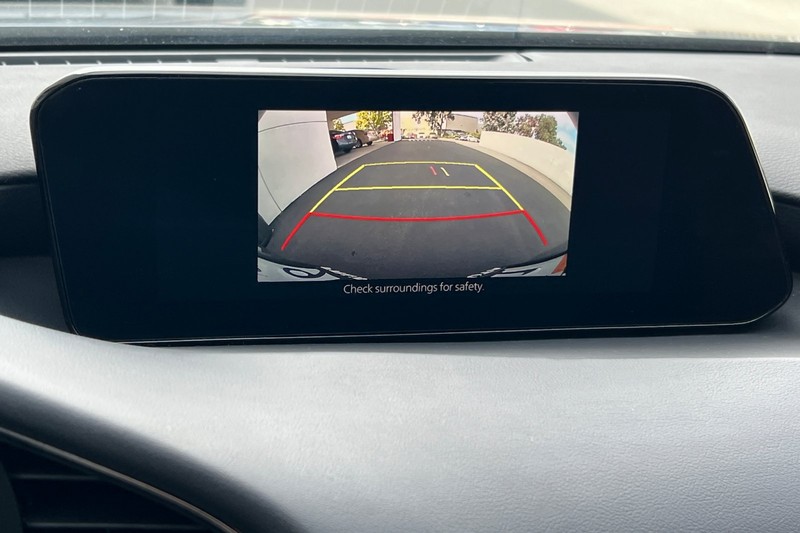 Mazda Mazda3 Sedan Vehicle Full-screen Gallery Image 18