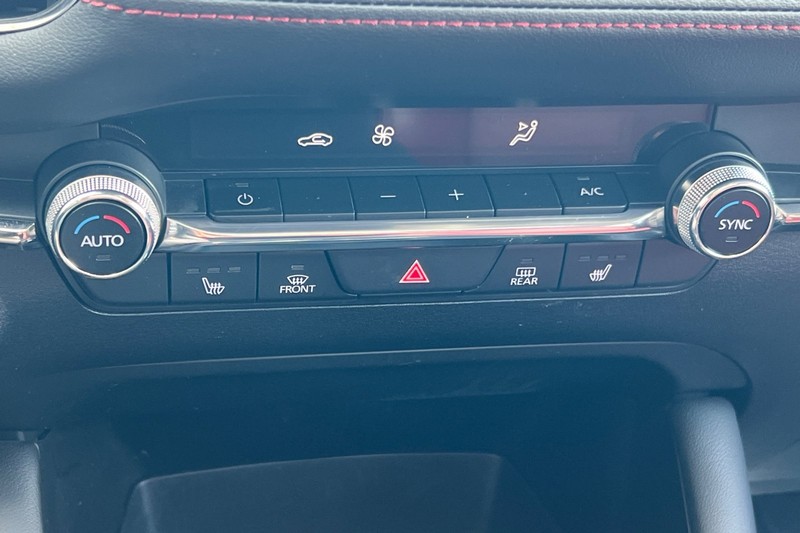 Mazda Mazda3 Sedan Vehicle Full-screen Gallery Image 19