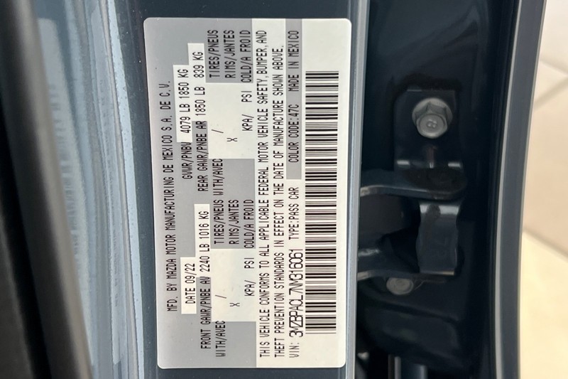 Mazda Mazda3 Sedan Vehicle Full-screen Gallery Image 27