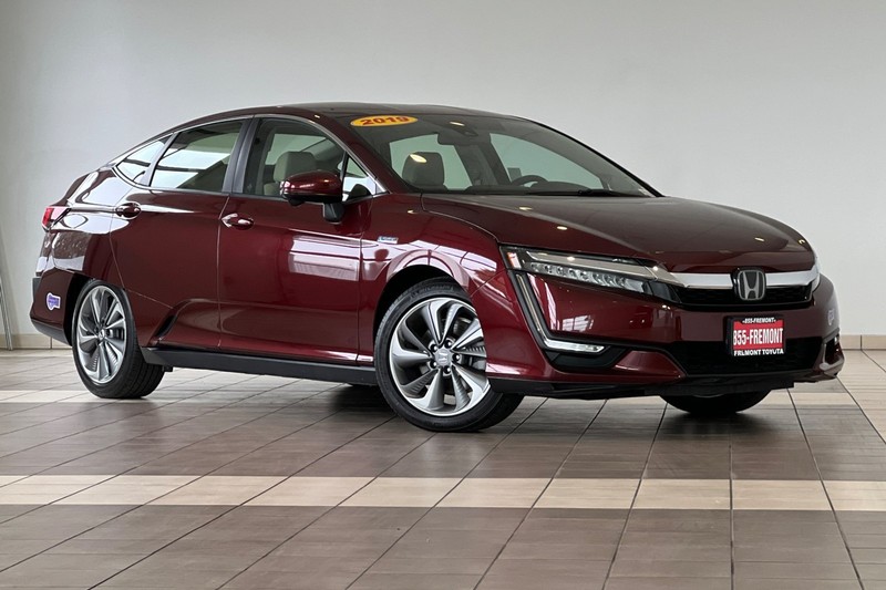 Honda Clarity Plug-In Hybrid Vehicle Full-screen Gallery Image 02