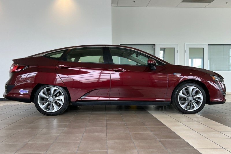 Honda Clarity Plug-In Hybrid Vehicle Full-screen Gallery Image 03