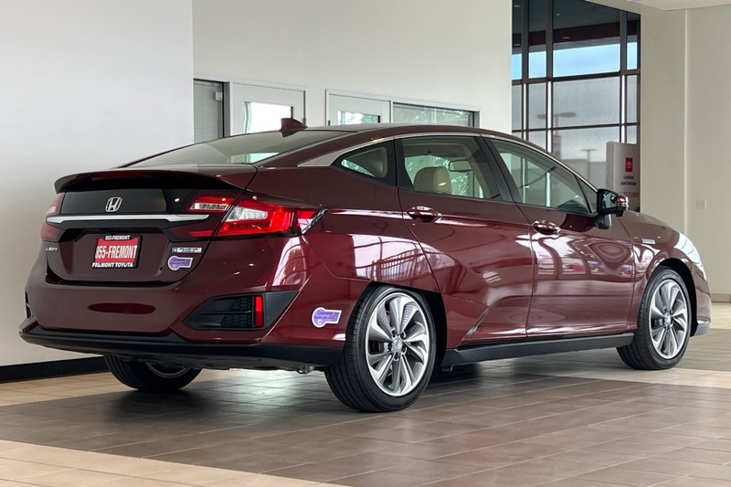 Honda Clarity Plug-In Hybrid Vehicle Full-screen Gallery Image 04