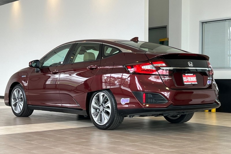 Honda Clarity Plug-In Hybrid Vehicle Full-screen Gallery Image 06